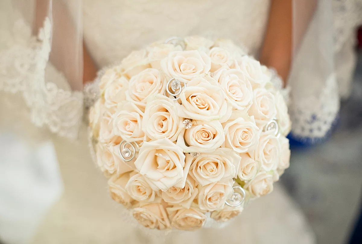 букет-невесты-розы-свадебная-флористика.png