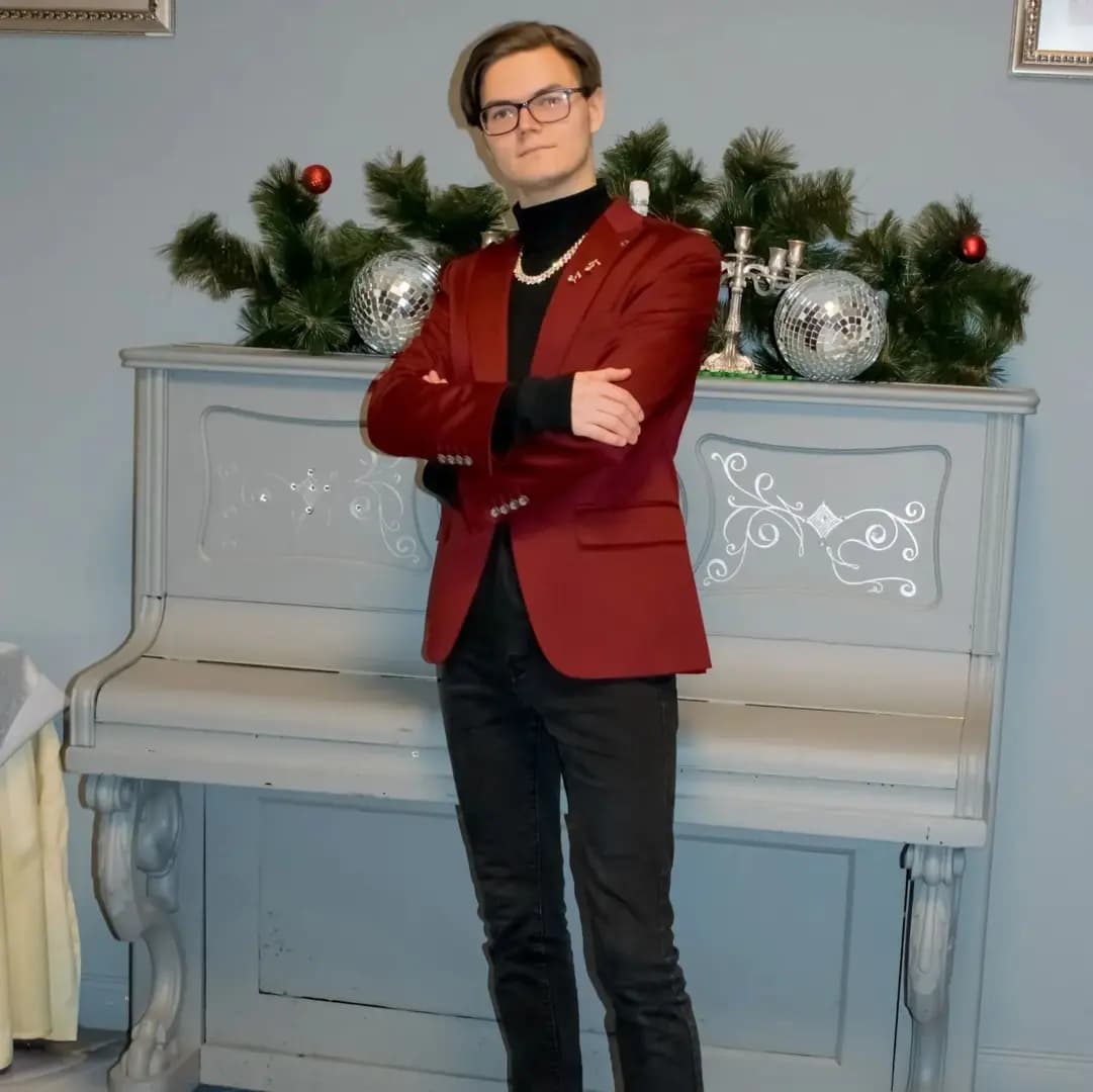 Ведущий Дмитрий Эсли