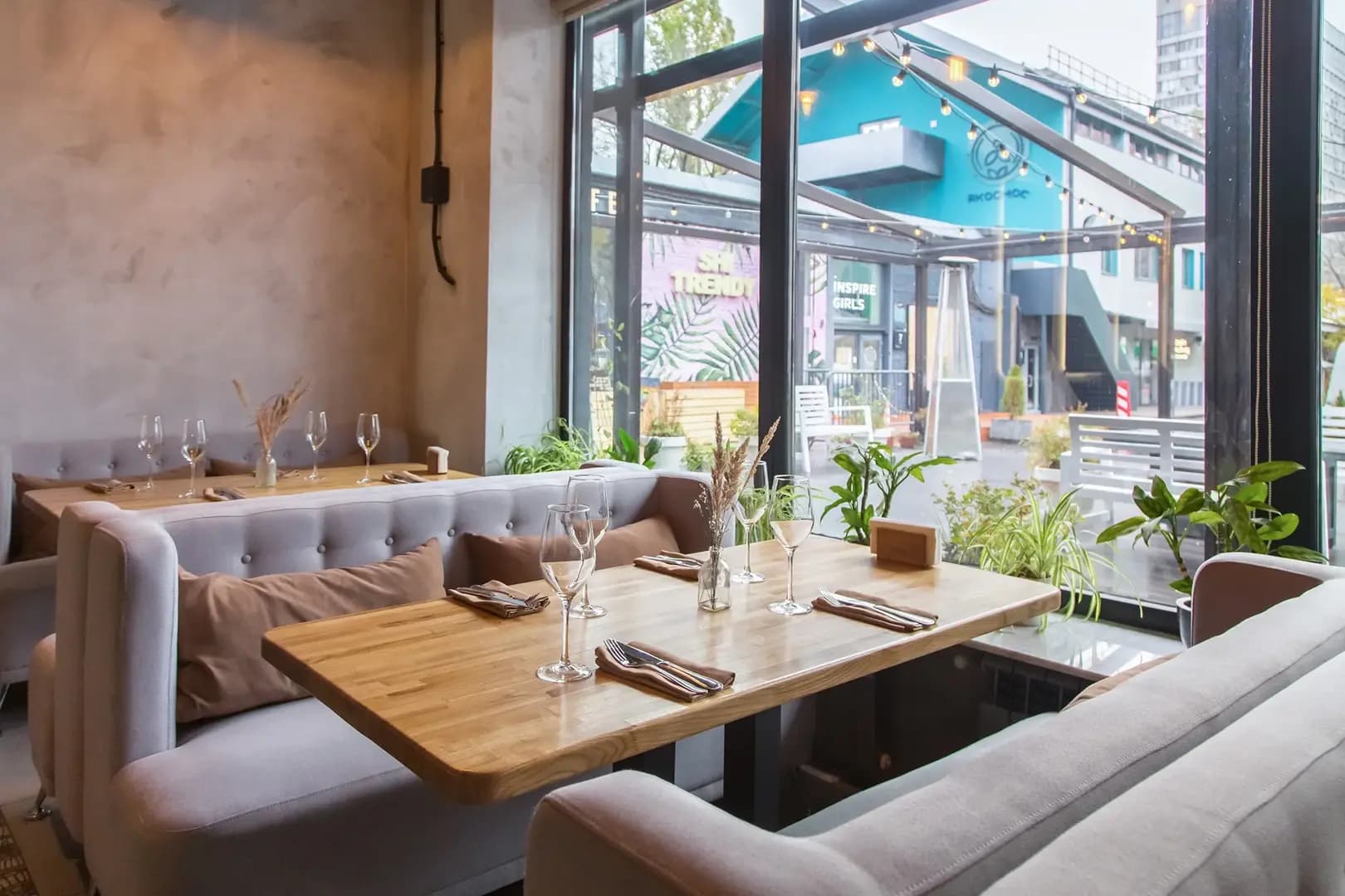 ISKRA BAR / Искра Бар
