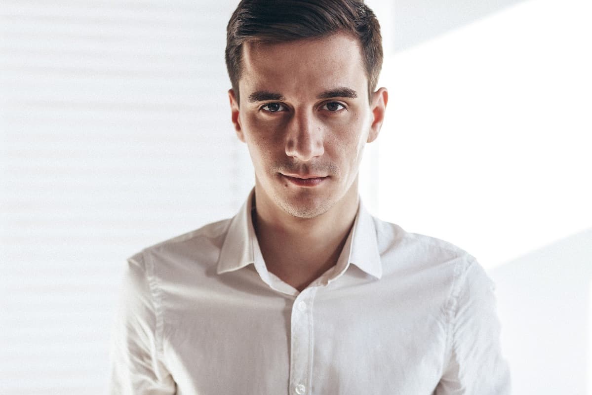 Ведущий Егор Мокров