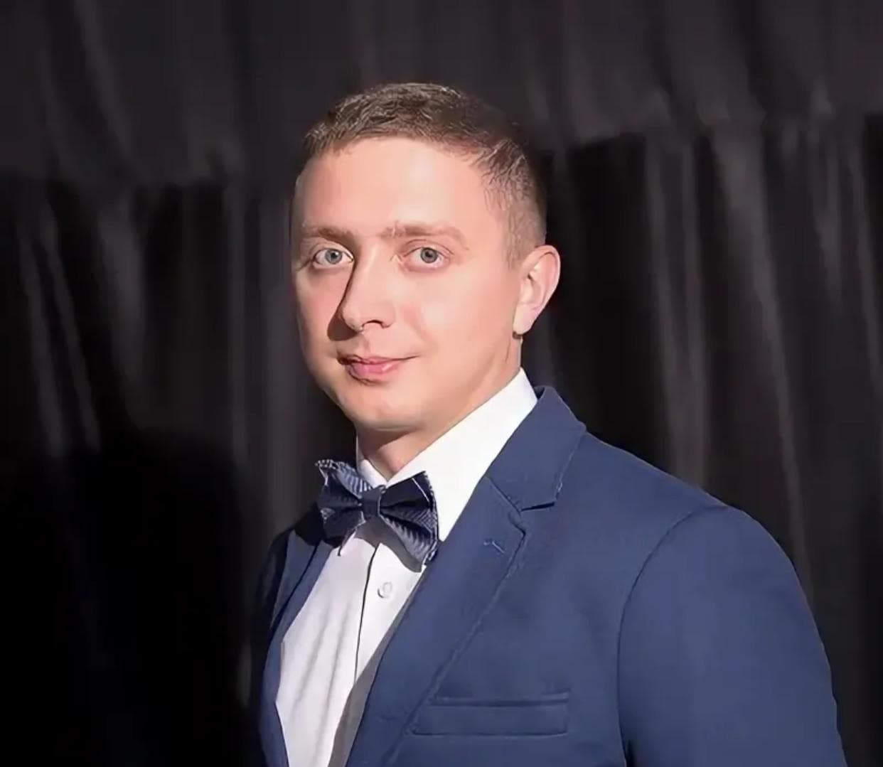 Ведущий Алексей Ковалев