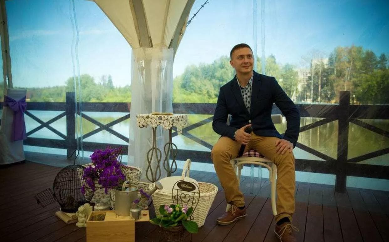 Ведущий Алексей Ковалев