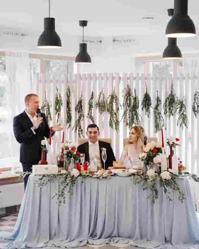 Ведущий Денис Филимонов