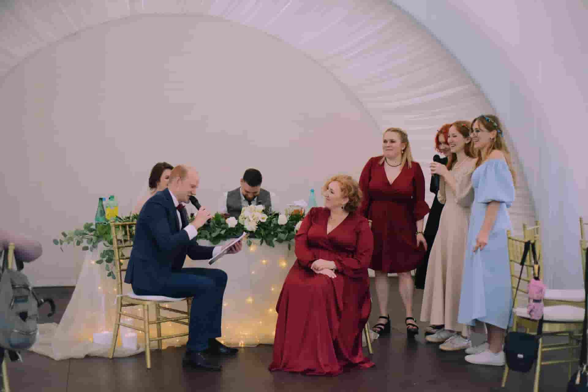 Ведущий Юрий Овсинский