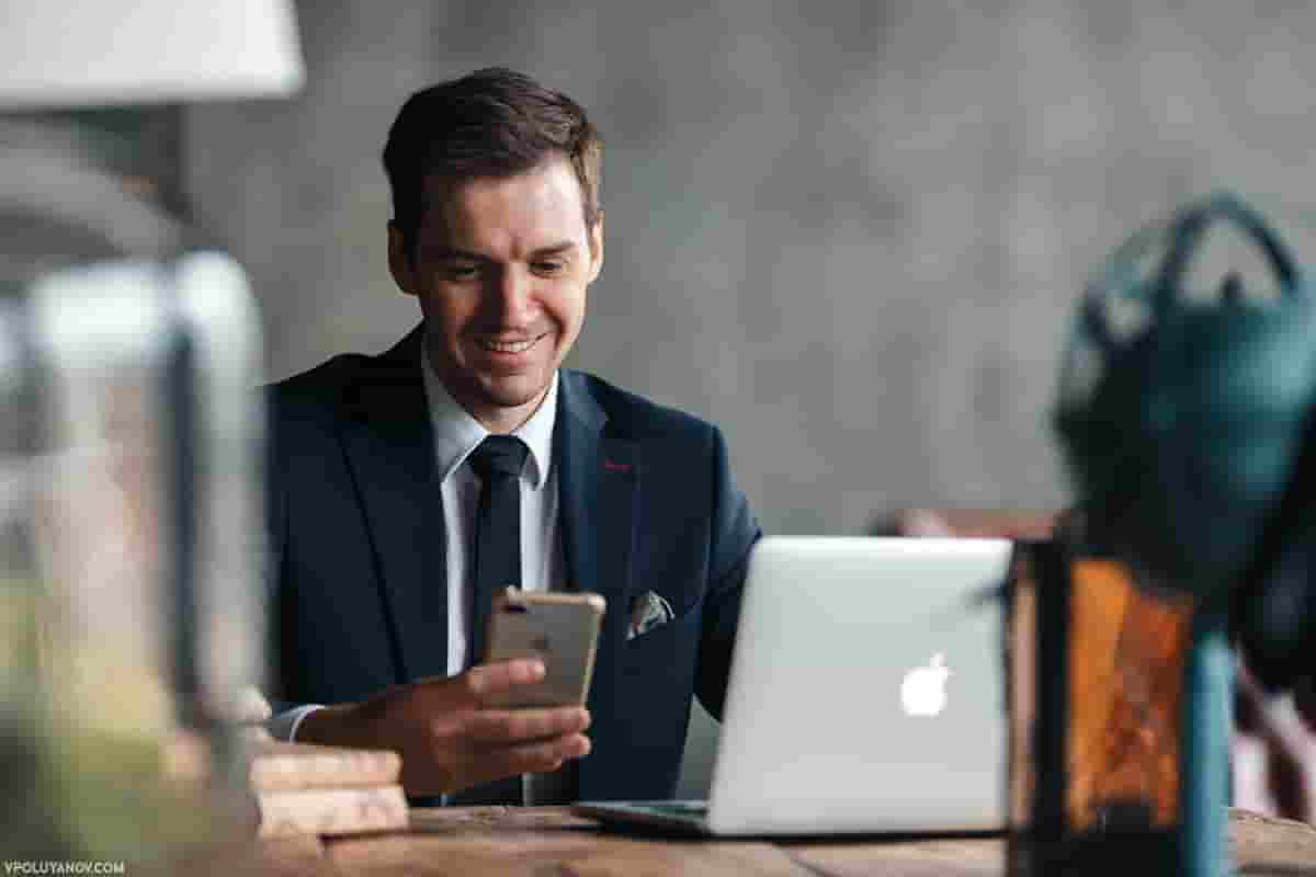 Ведущий Сергей Каушлы