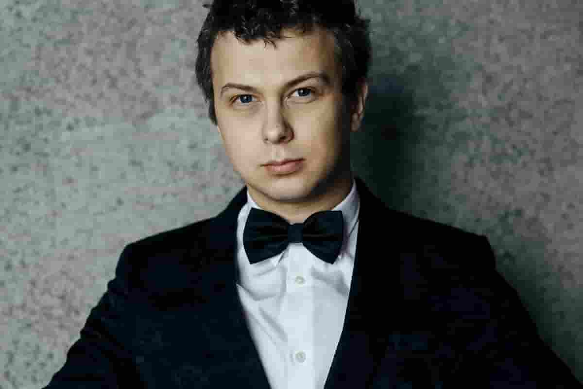 Ведущий Гоша Васильев