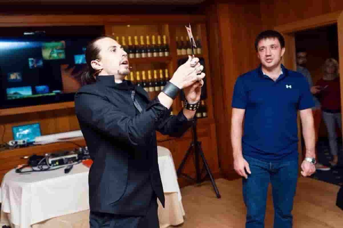 Фокусник , иллюзионист Денис Чертовский