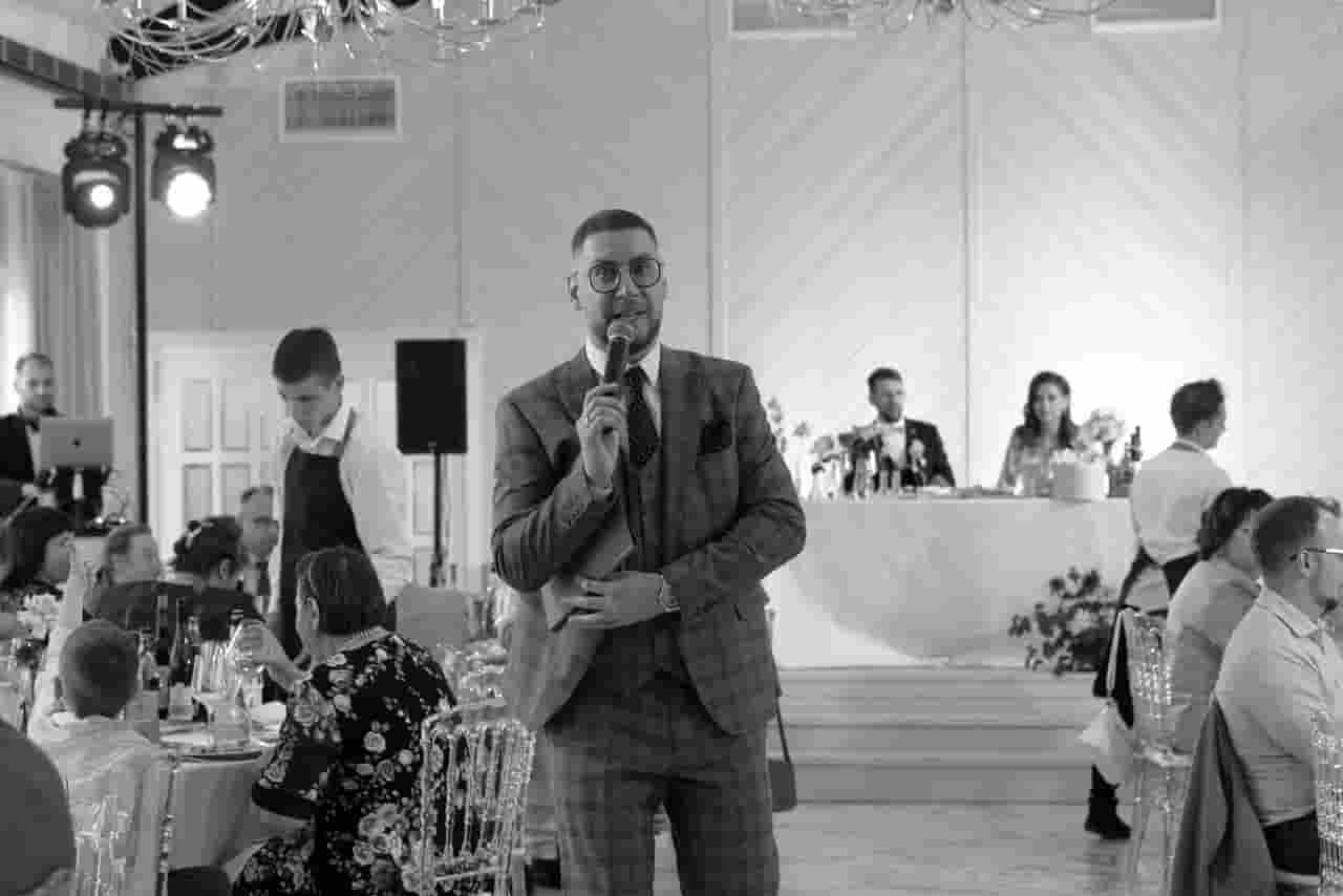 Ведущий Павел Ерофеев