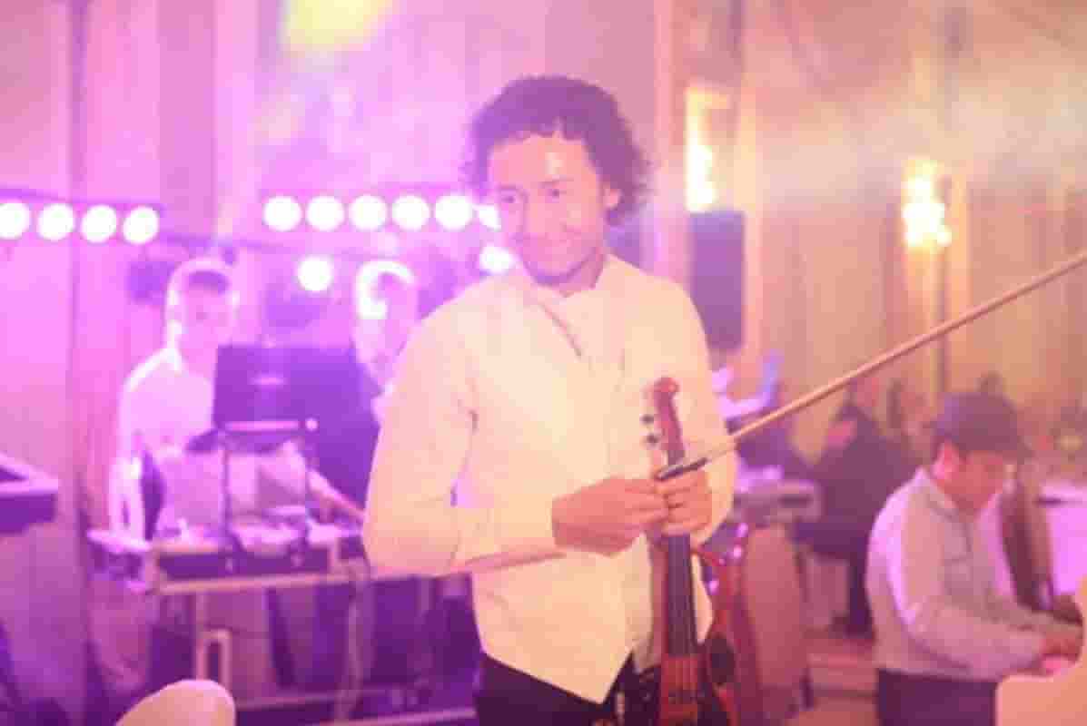 Ведущий Руслан Лойм