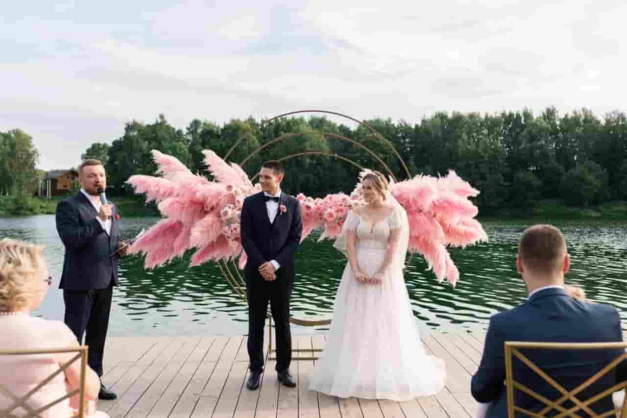 Ведущий Сергей Рябинин