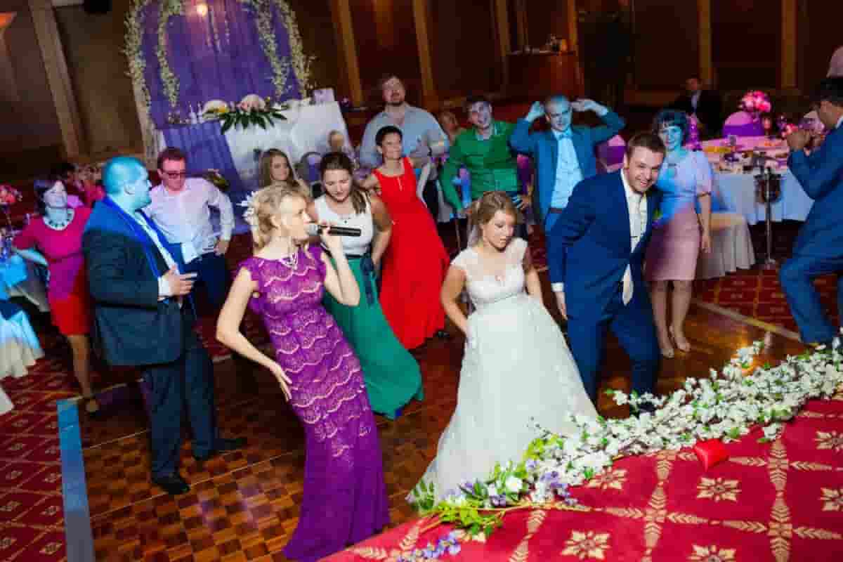 Ведущая Саша Пушкина