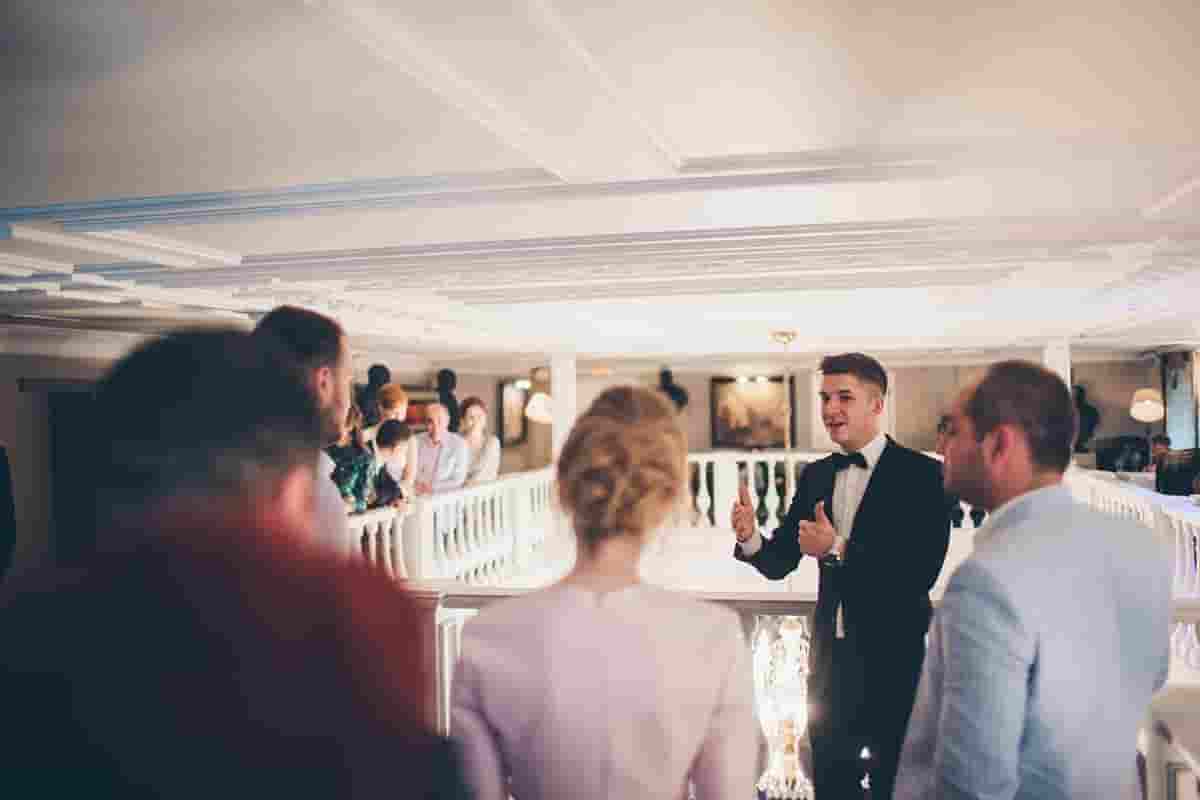 Ведущий Максим Крицкий