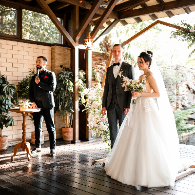 Ведущий Дмитрий Полухин