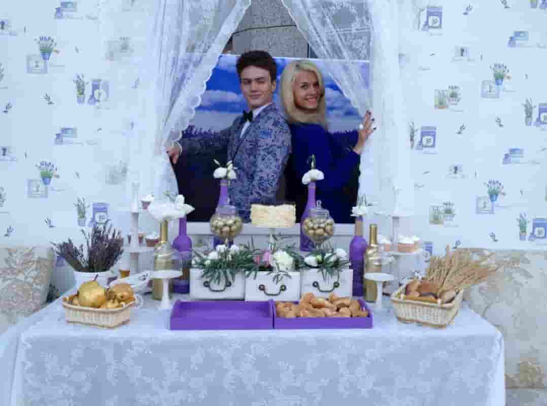 Ведущая Саша Пушкина