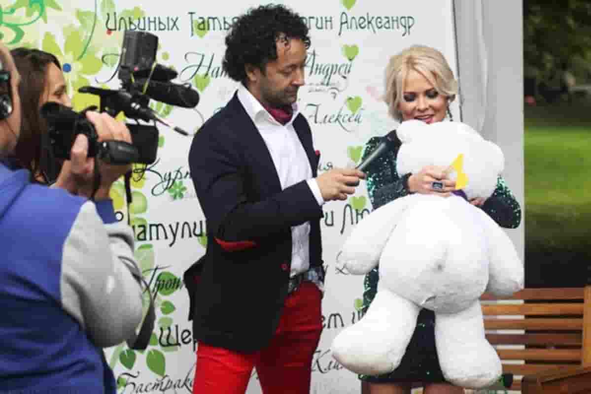 Ведущий Руслан Лойм