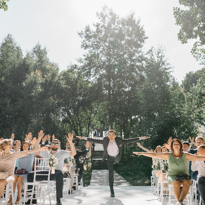 Ведущий Тимур Султанов