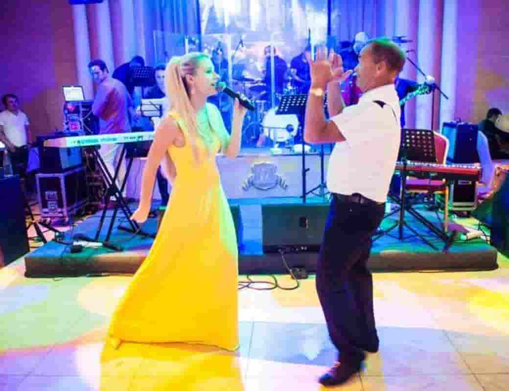 Ведущая Саша Пушкина