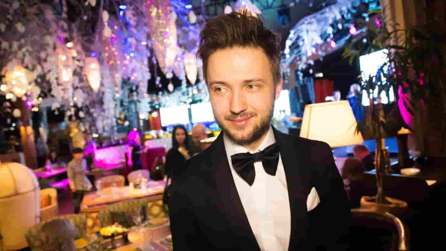 Ведущий Павел Рослик