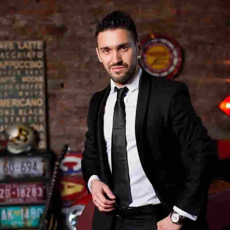 Ведущий Максим Главатских