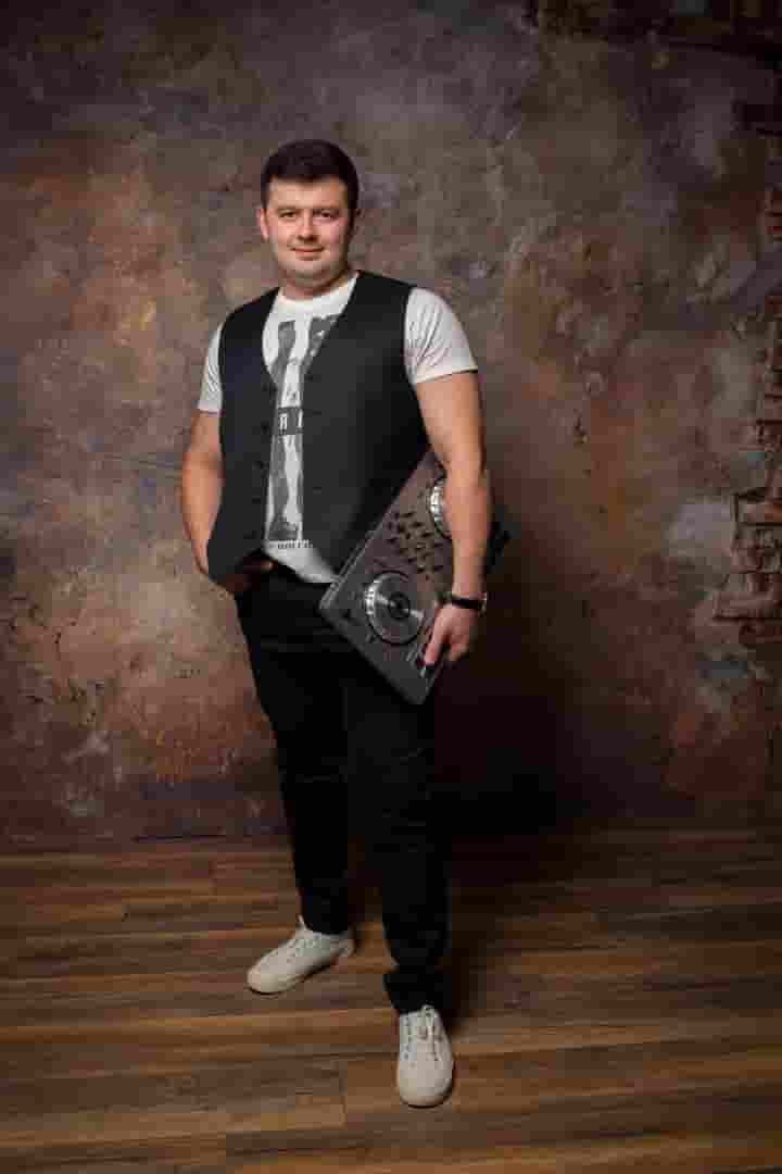 Диджей Василий Кириллов