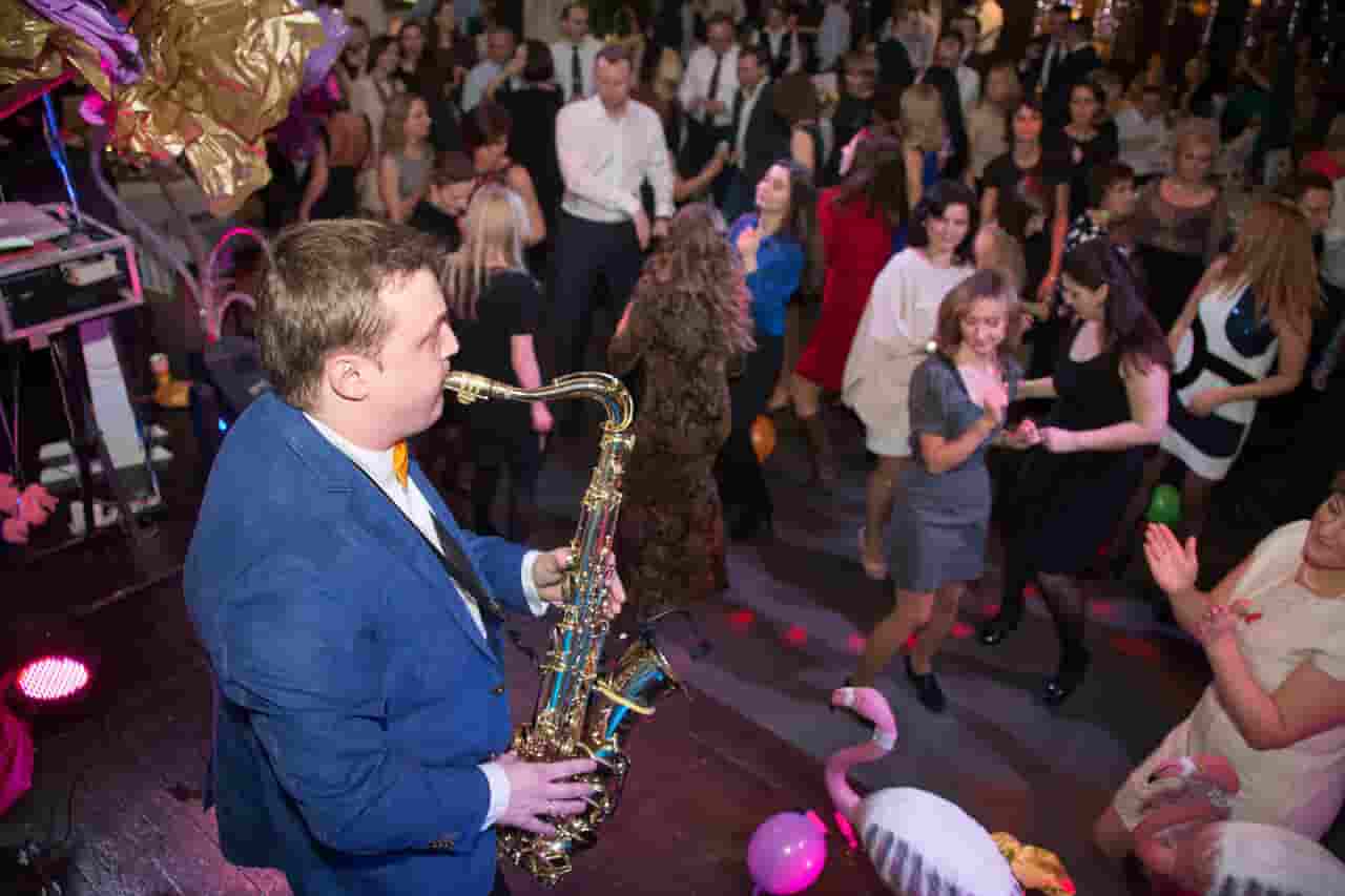 Ведущий Сергей Рябинин