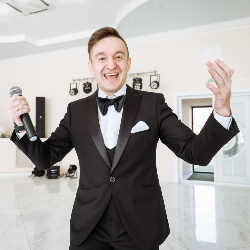 Ведущий Кирилл Андронов