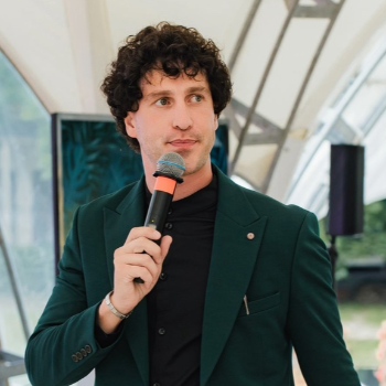 Ведущий Михаил Зайцев