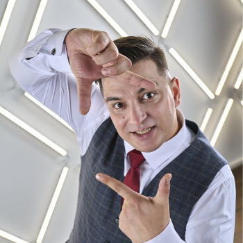 Ведущий Марк Смирнов