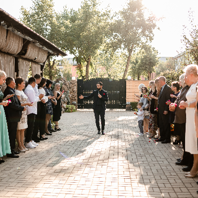 Ведущий Дмитрий Полухин