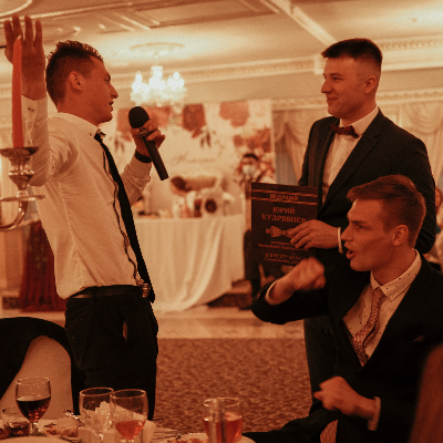 Ведущий Юрий Кудрявцев