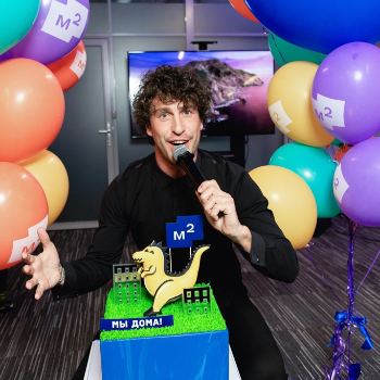 Ведущий Михаил Зайцев