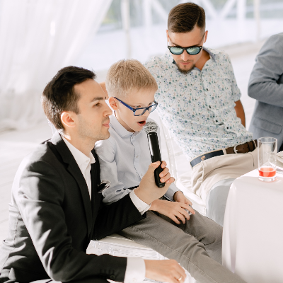 Ведущий Тимур Султанов