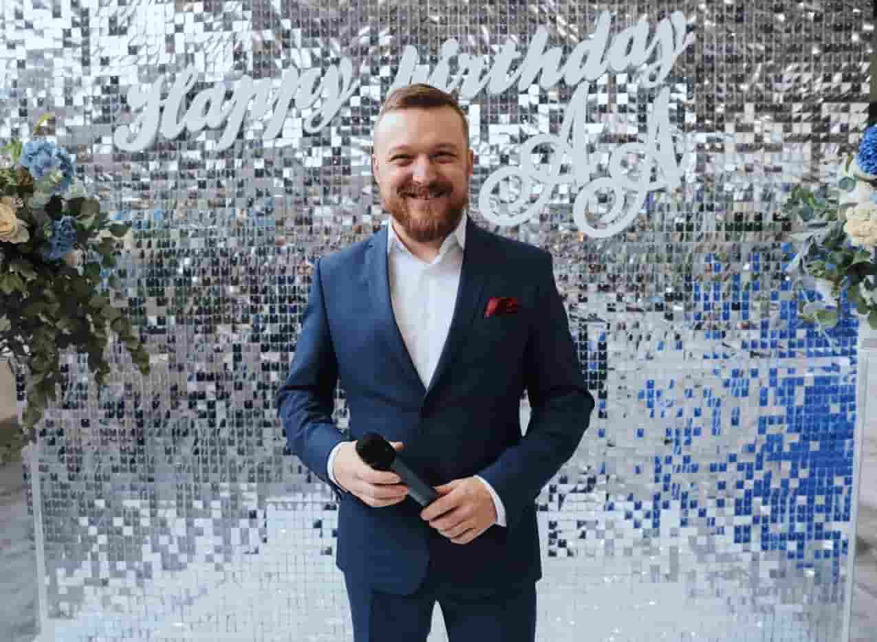 Ведущий Сергей Рябинин