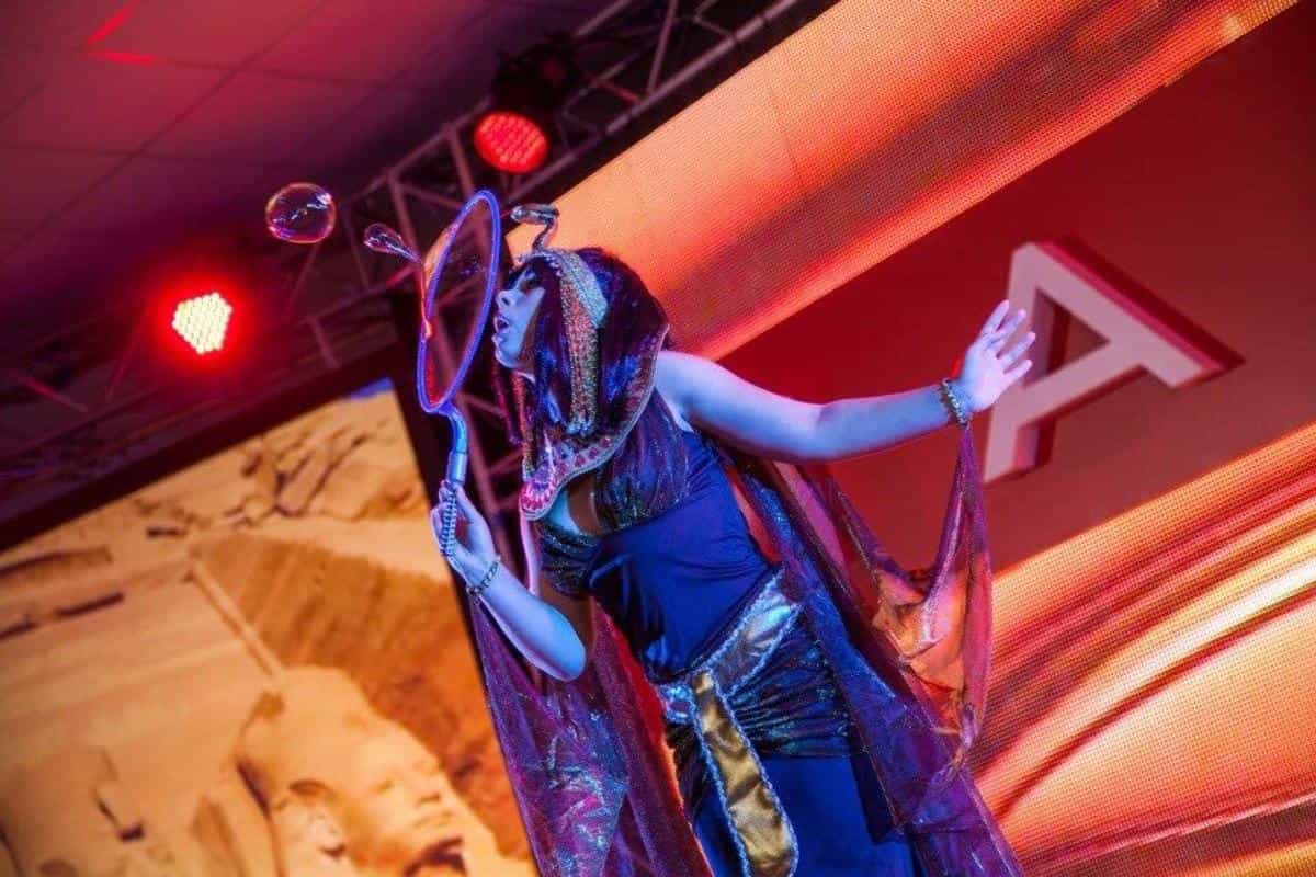 Шоу мыльных пузырей Фэнси Баблс