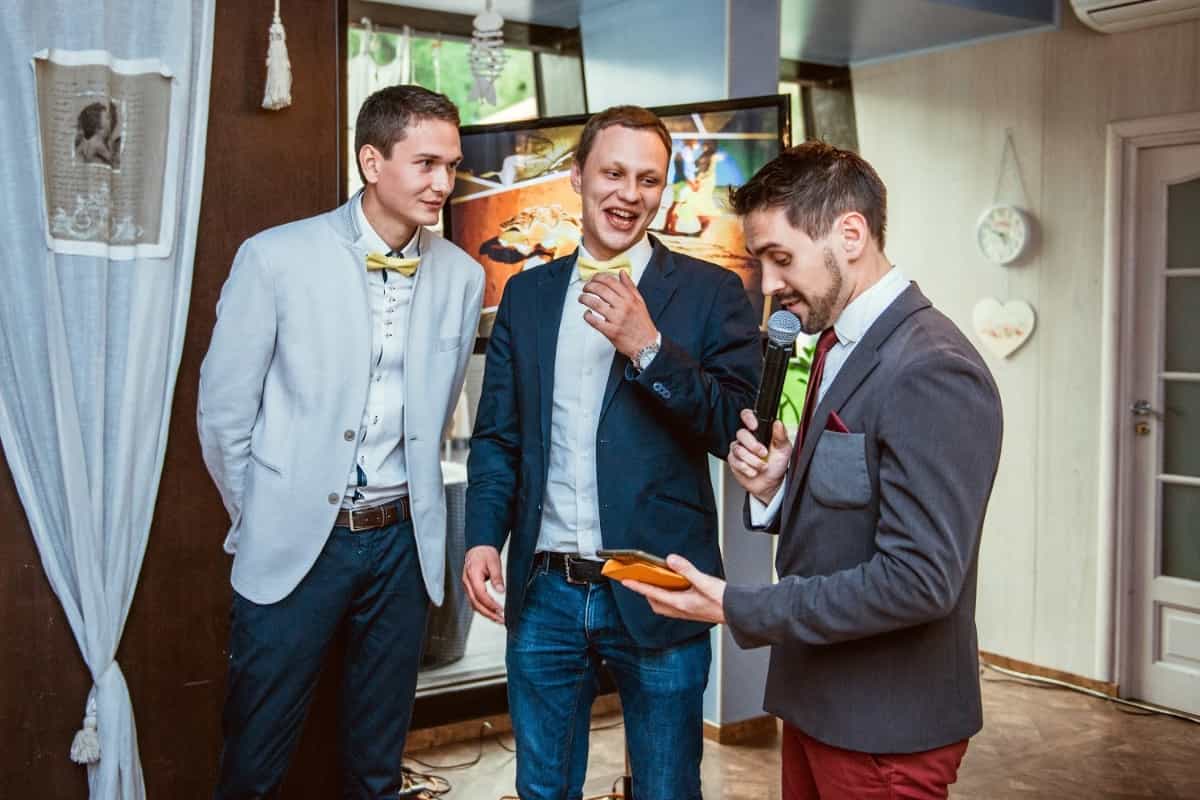 Ведущий Максим Главатских