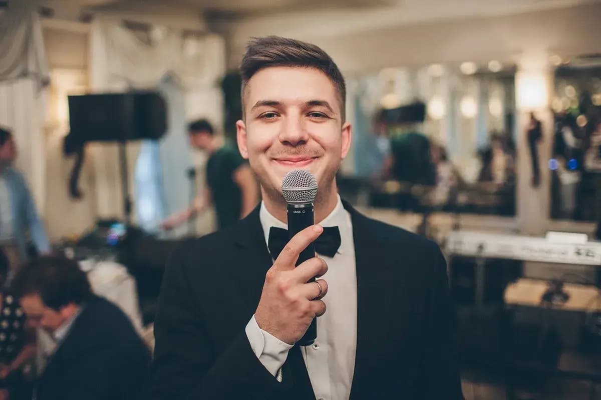 Ведущий Максим Крицкий