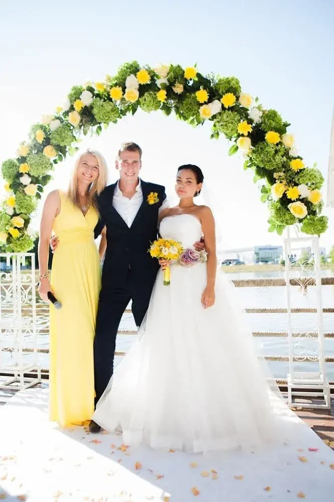 Ведущая Саша Пушкина