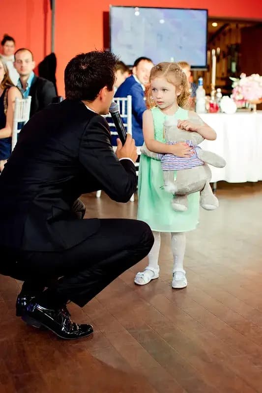 Ведущий Александр Слесарев