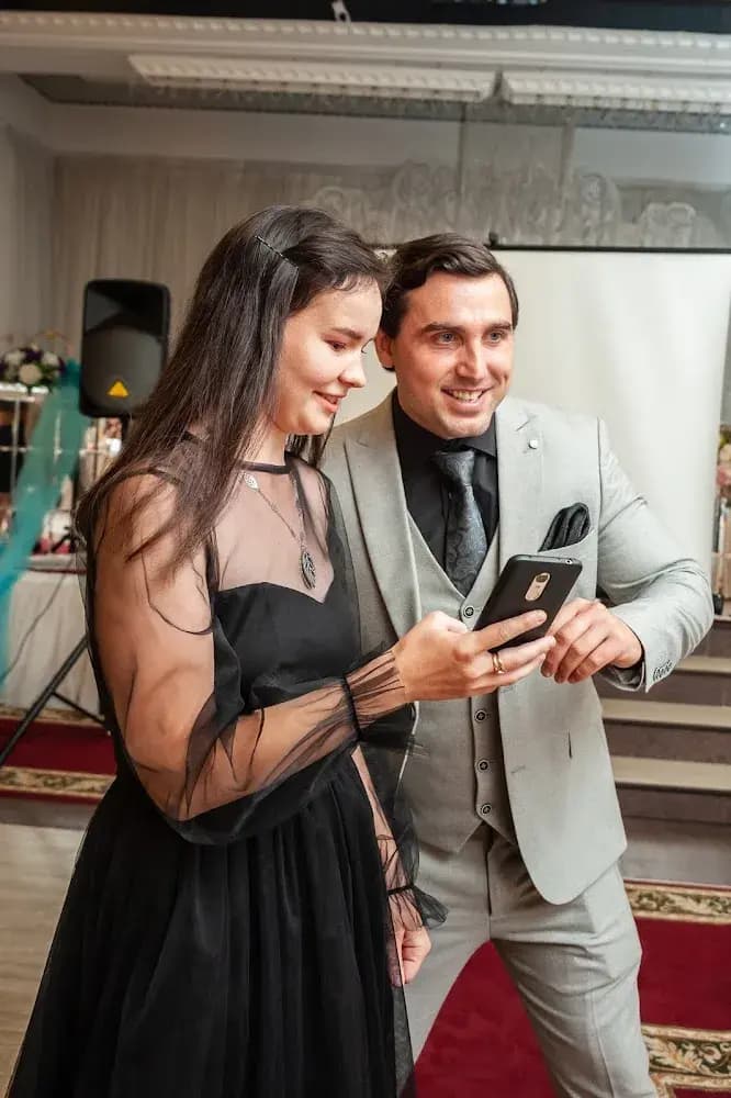 Ведущий Александр Хорошев