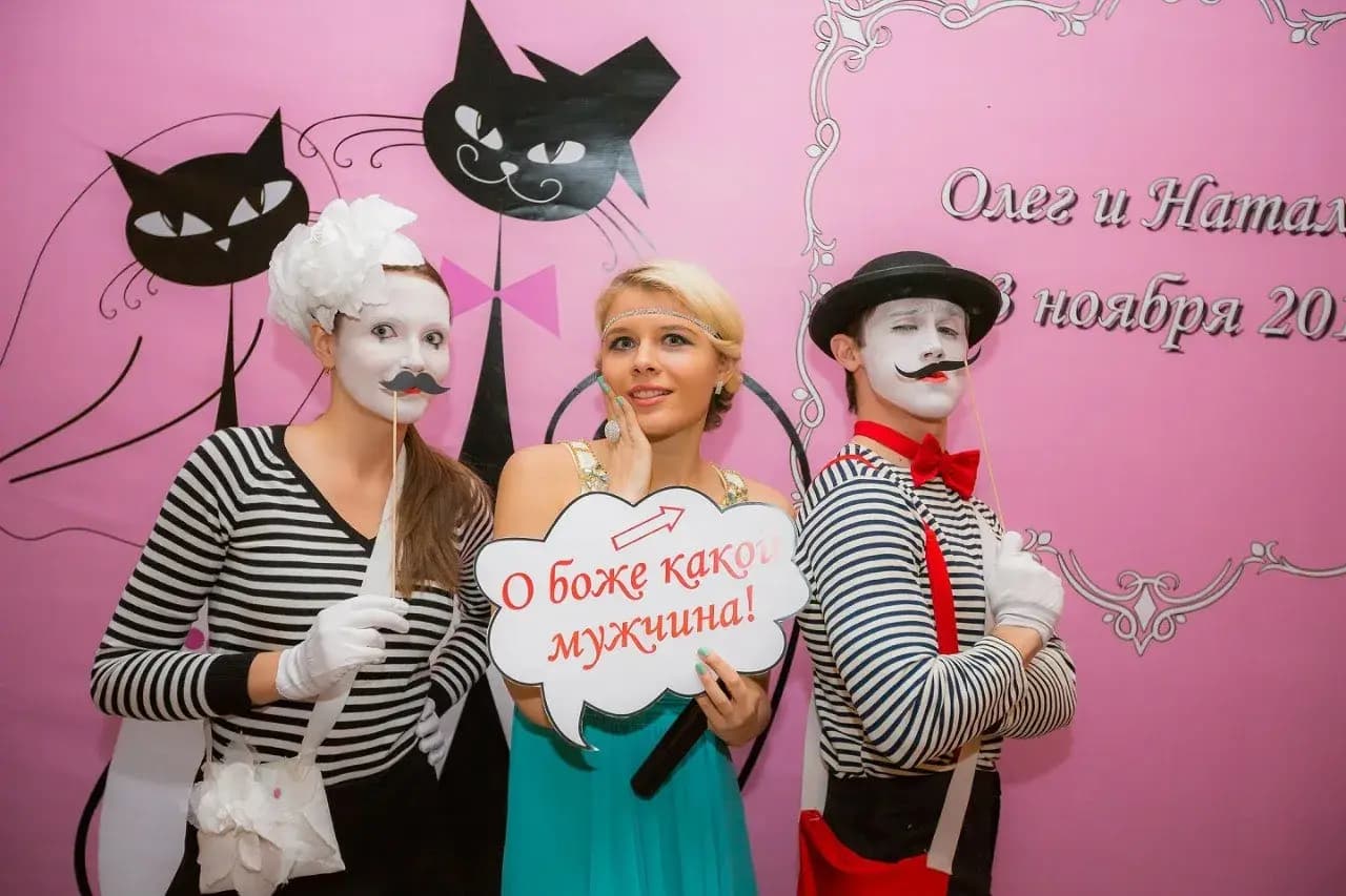 Ведущая Саша Пушкина