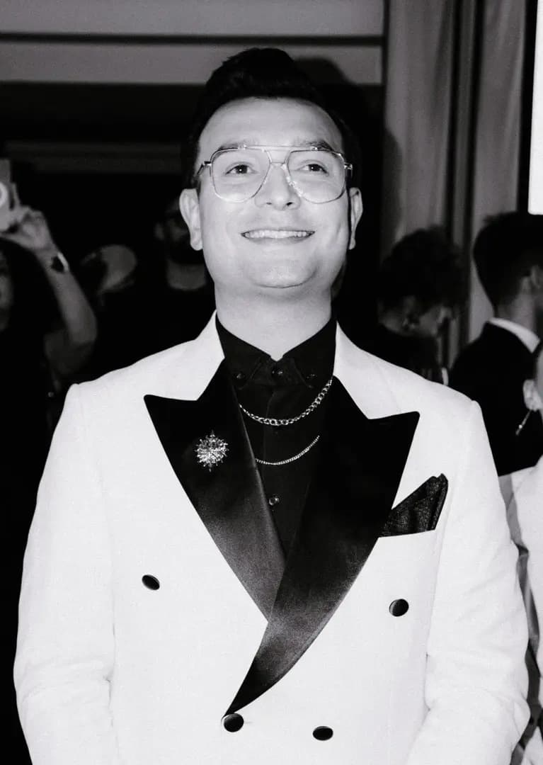 Ведущий Наиль Алиев