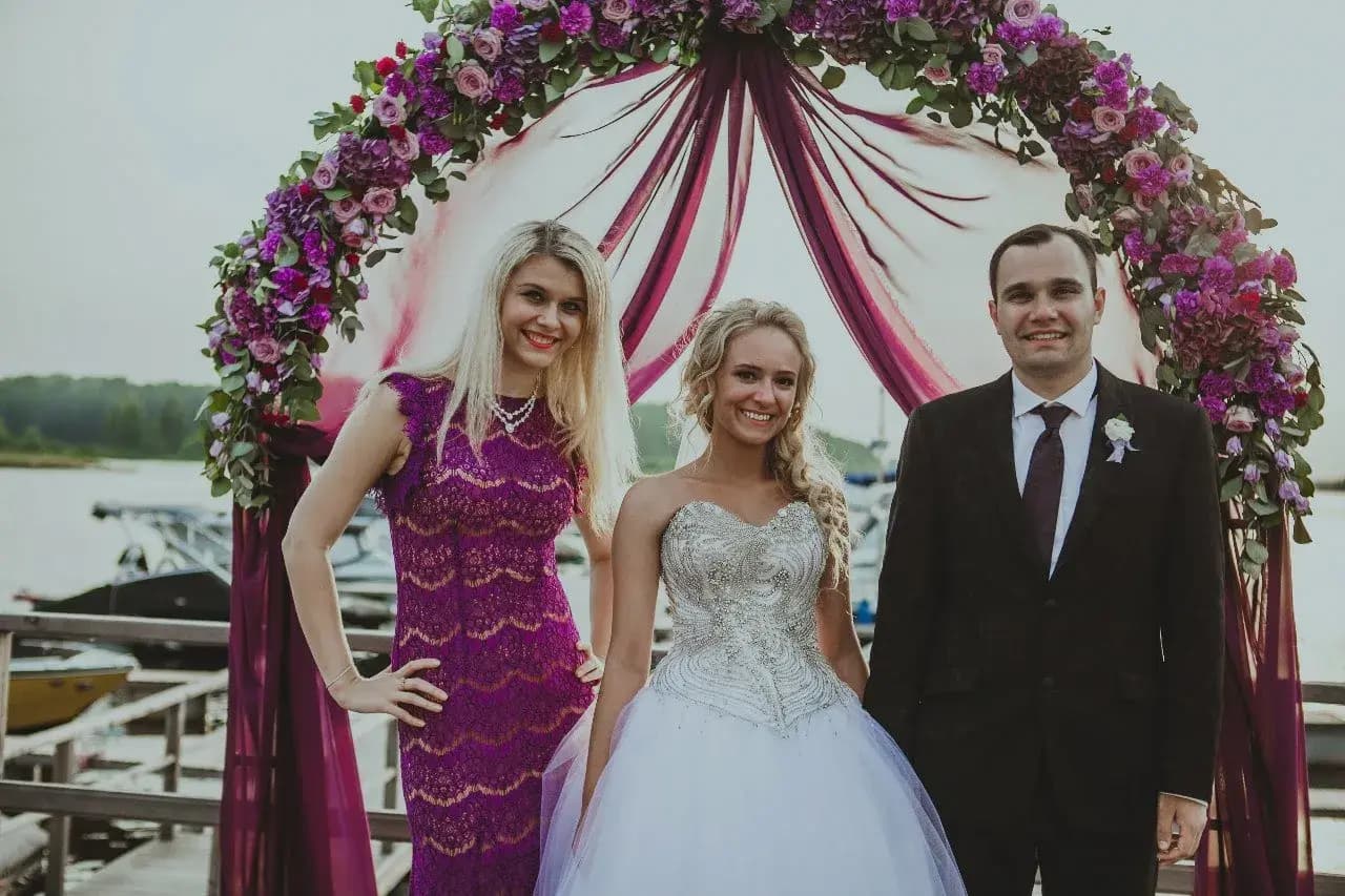 Ведущая Саша Пушкина