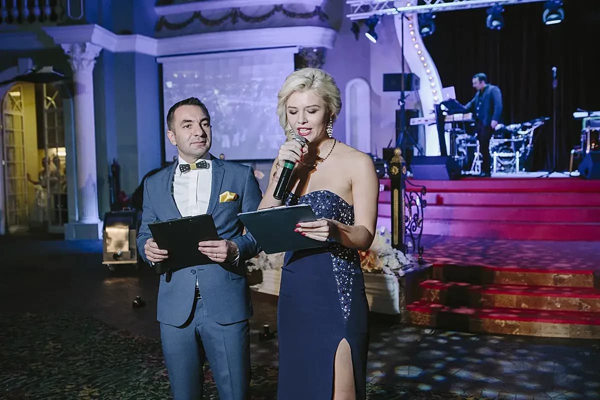 Ведущая Саша Пушкина