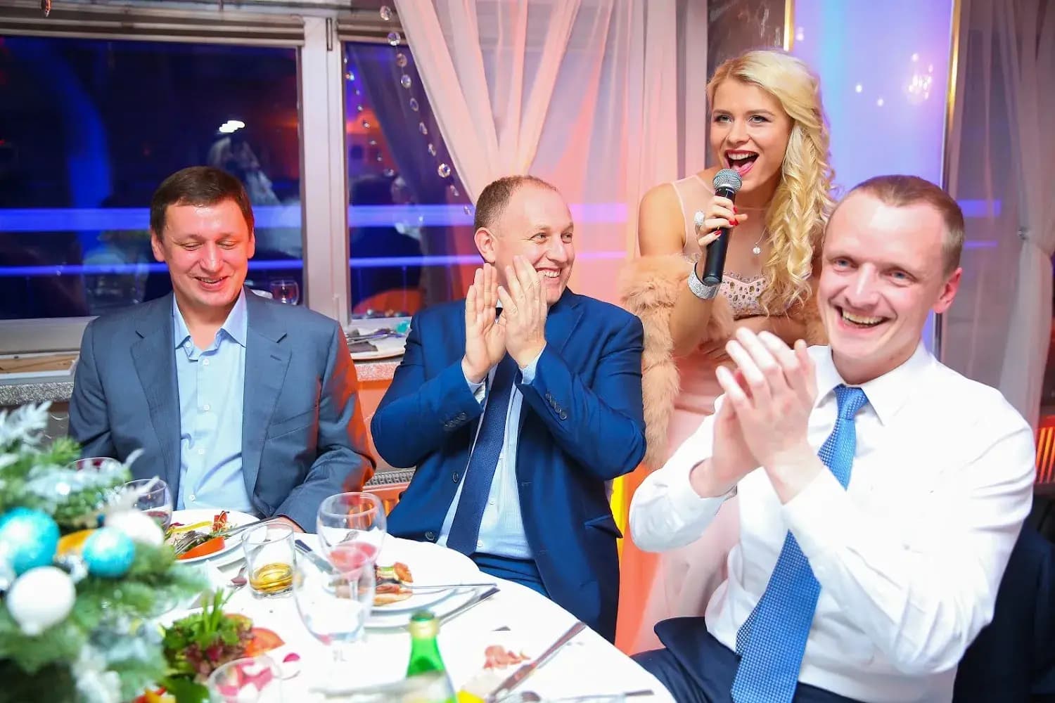 Ведущая Саша Пушкина