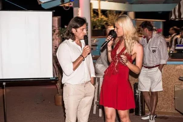 Ведущая Саша Пушкина