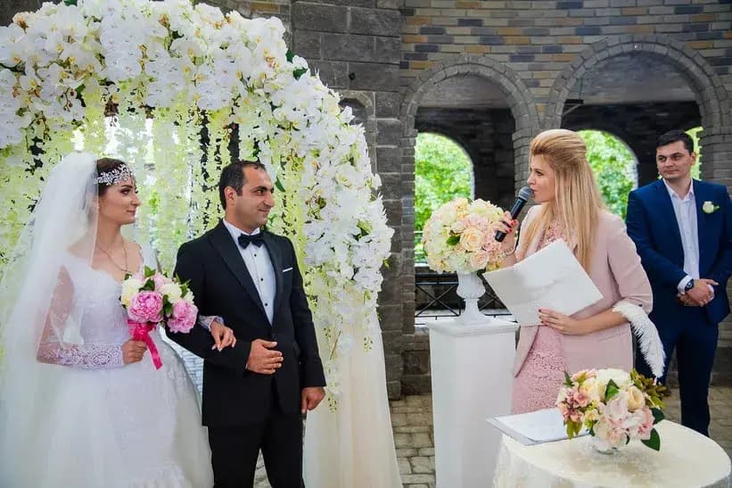 Ведущая Саша Пушкина