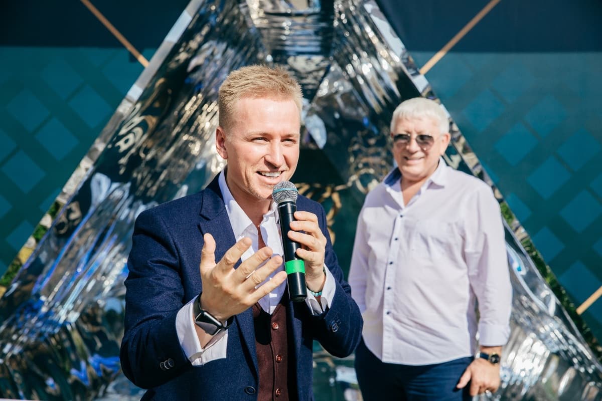 Ведущий Денис Филимонов