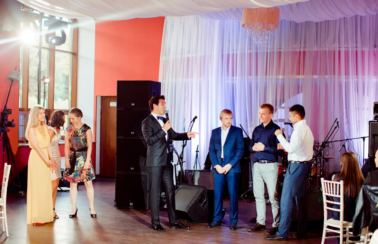 Ведущий Александр Слесарев