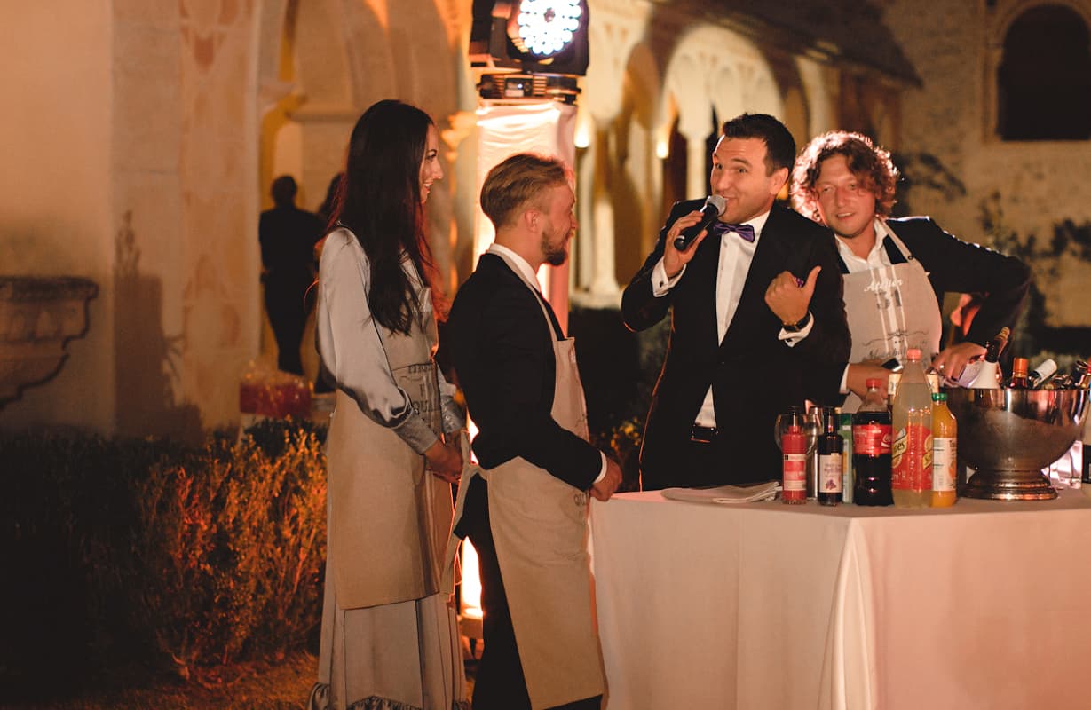 Ведущий Александр Слесарев