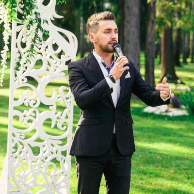 Ведущий Максим Главатских